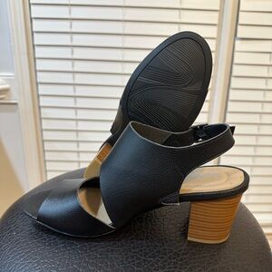 🖤 Memory Foam Heeled Sandals! Best Offer Accepted!